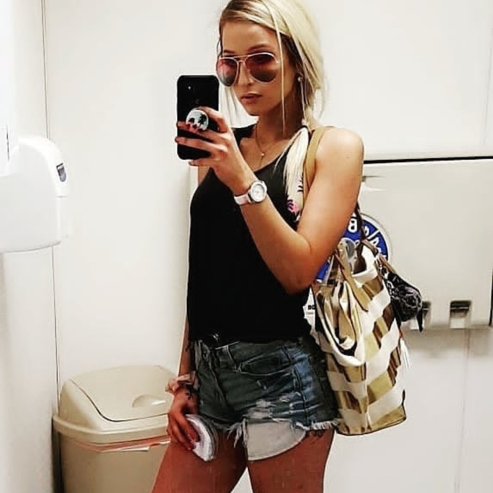 Meet your Posher, Alexis